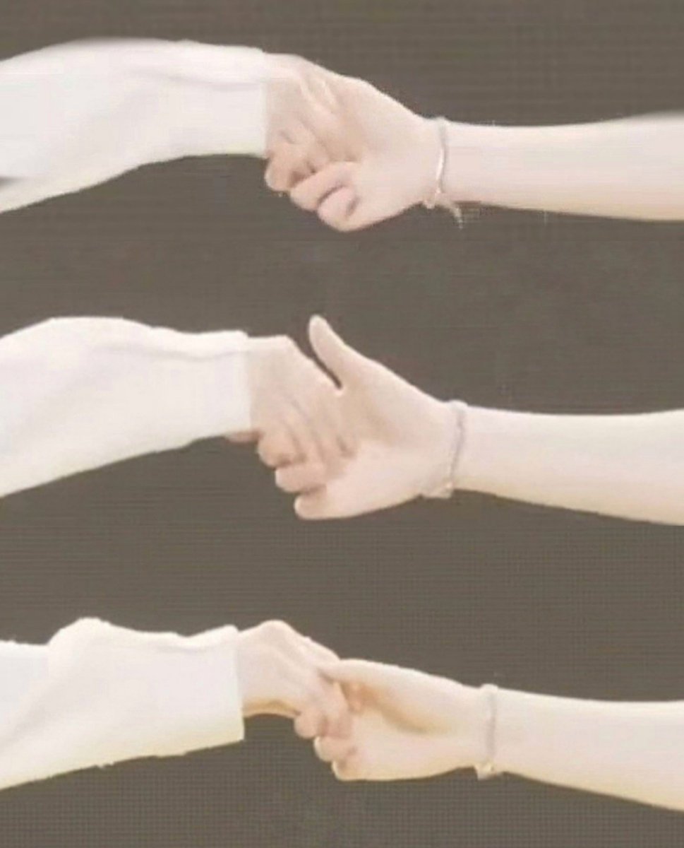 the way sunghoon adjusts his thumb to securely and softly grasp sunoo's hand 🥺🫳🏻