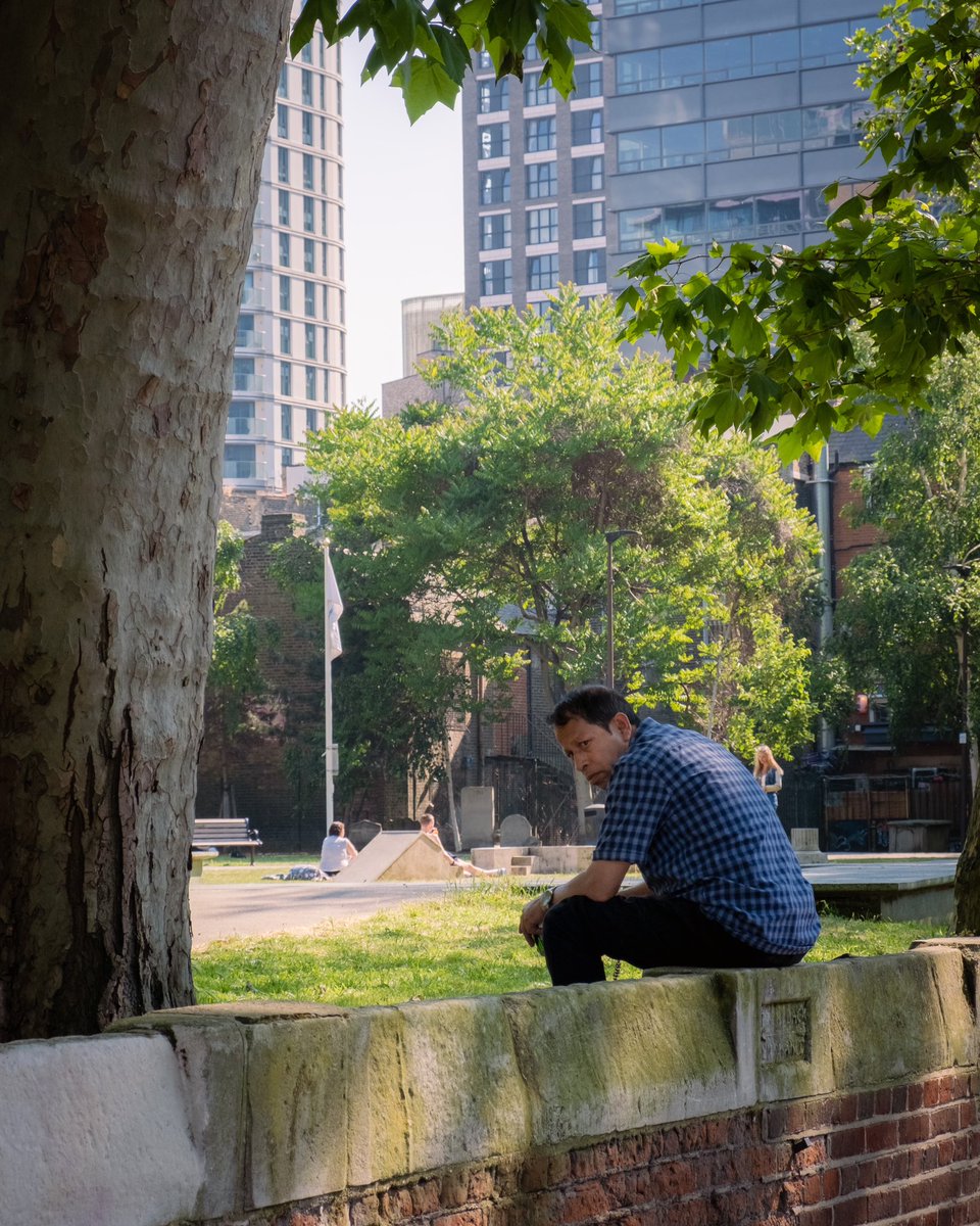 Looking forward to the week ahead 👀 
#streetphotography #london #photograghy #photographylovers #fujifilm <a href="/StreetEvolution/">Street Evolution</a>
