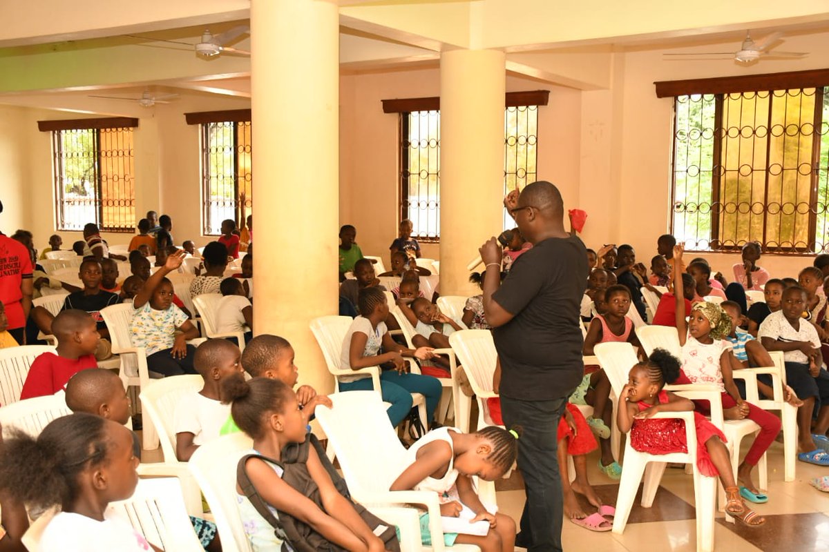 T4S_KENYA's tweet photo. On Saturday our ED @Shamir2Edwine joined @CoastRights chairperson @zedyadika upon the invitation from @humanprotectjus to mark International Day of the African Child in Bungoni Catholic Hall, Nyali
#IDAC, reminds us of the hardship African Child went through during colonization https://t.co/1mAlPW7vXx
