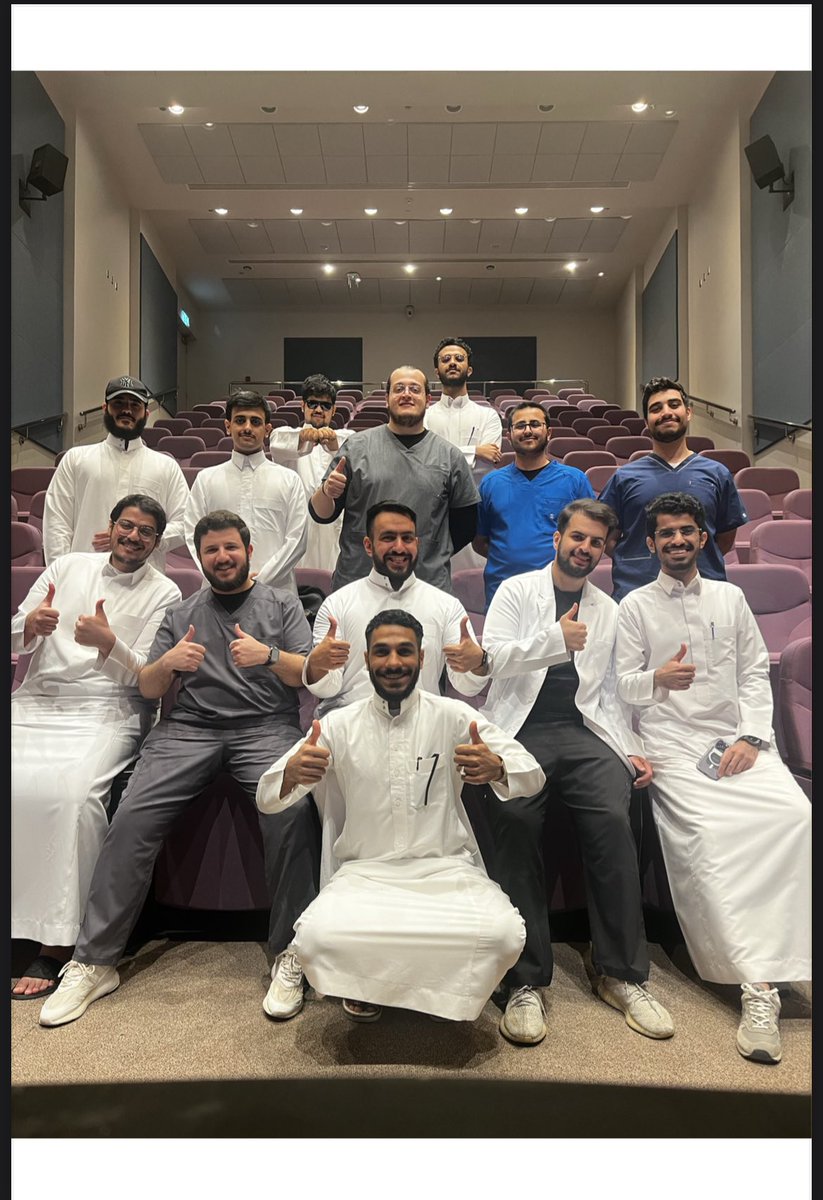 Ttxm2_'s tweet photo. دخلناها اصحااب .. طلعنا اخوان 🎓✨

مبروك تخرجكم وعسى الله يكتب لكم النجاح والتوفيق والمراتب العليا 🤍🤍 https://t.co/WfMC8XjejE