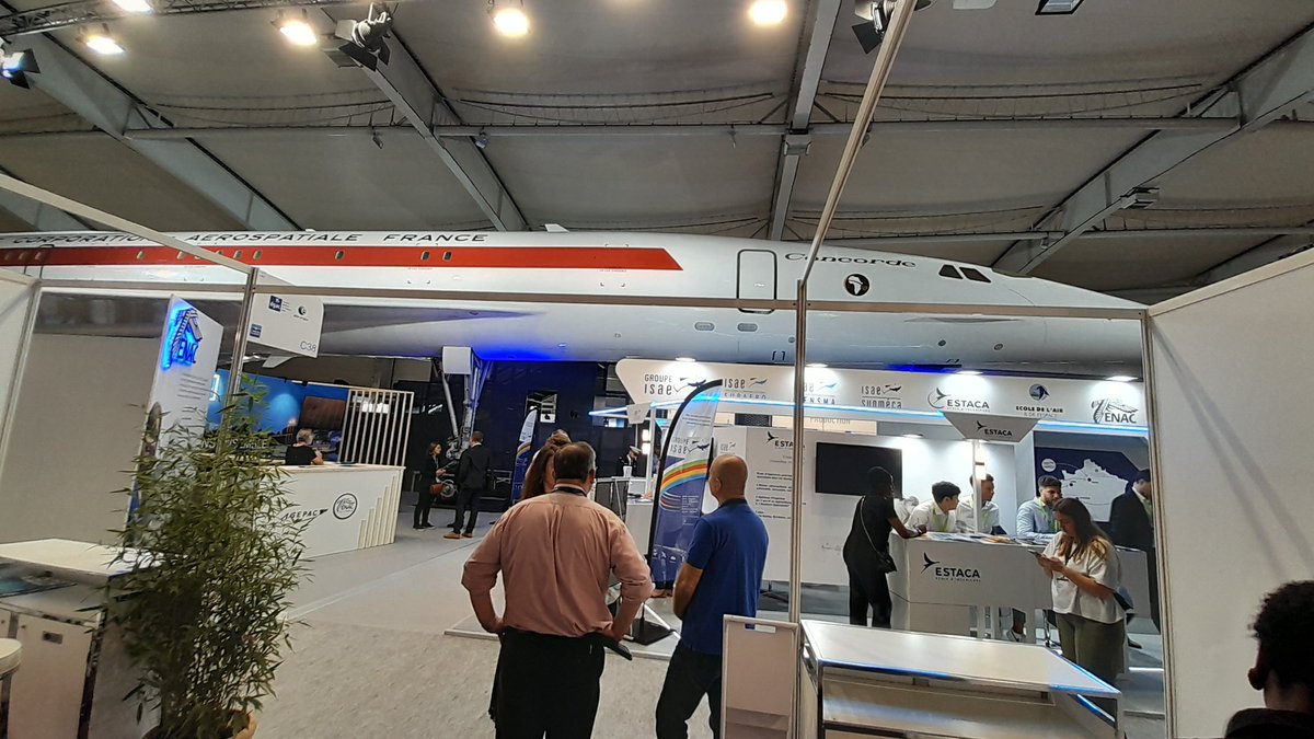 Lorylo_lartiste's tweet image. Entre #boeings, #avions de chasse, #fusée taille grandeur réelle et miniature, après 4 ans, le @salondubourget réouvre ses portes ! Du monde pour ce 1er jour, ça se bouscule ! Mais un sacré spectacle pour les 👀
Petite 🎥 à venir ! #avecpoleemploi