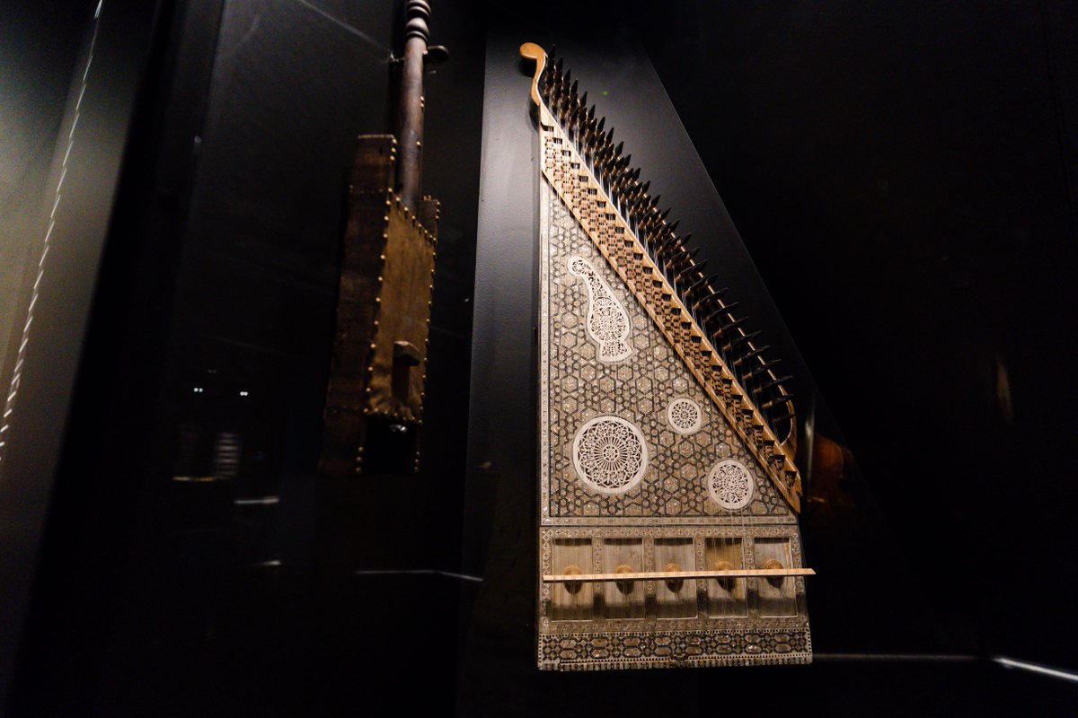 CACiencies's tweet photo. 🪘🎷🎻Idiófonos, membranófonos, aerófonos, cordófonos, música mecánica, sonido grabado y electrófonos de diferentes culturas y épocas.

En la exposición #PlayCAC encuentras más de 100 instrumentos divididos según cómo se produce el sonido, cómo está construido o cómo se ejecuta. https://t.co/1QxI90dRnr