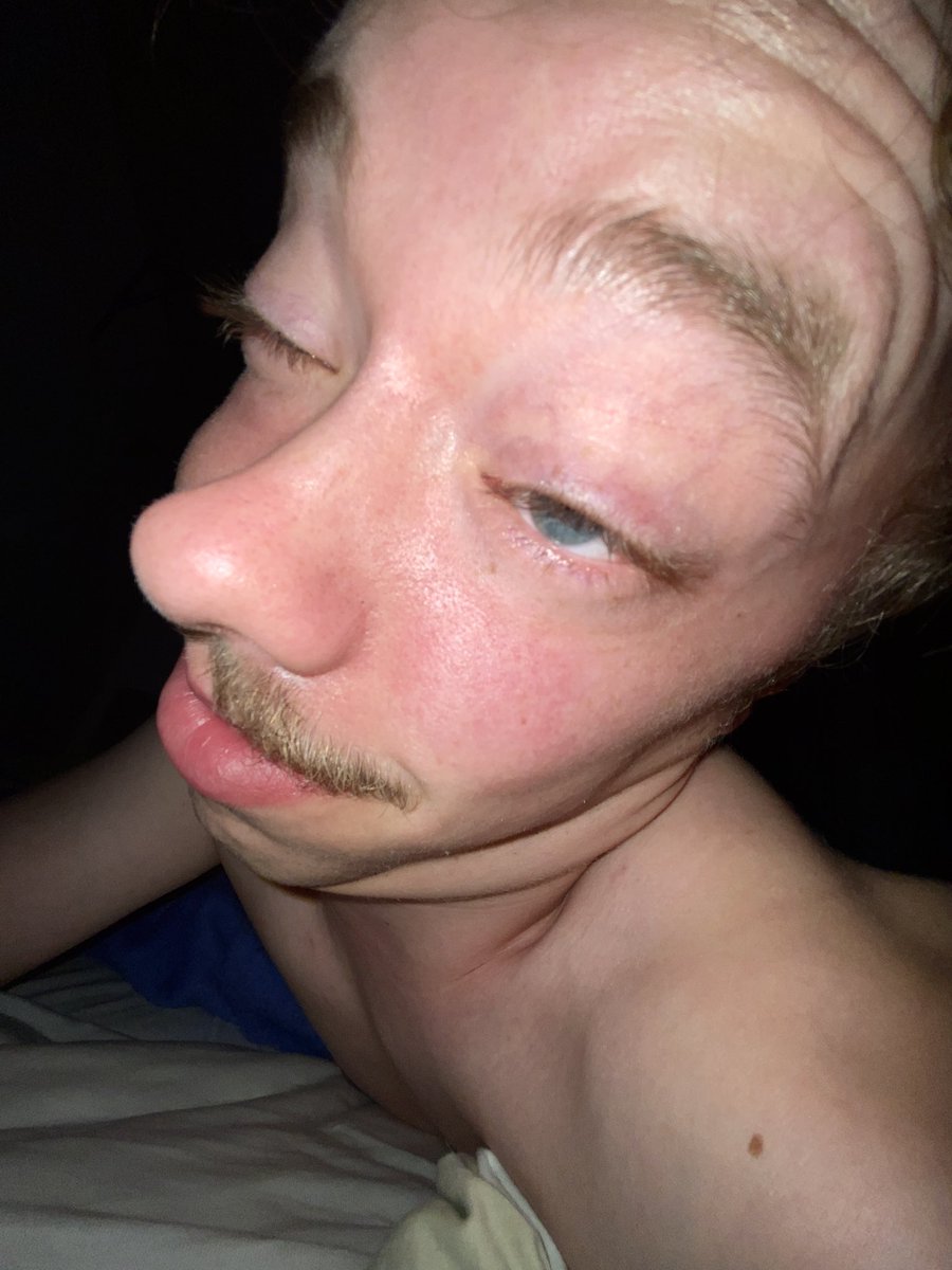 Heute so fett geil fett krass bis 11 Uhr geschlafen AN EINEM MONTAG!!!
Mein Leben ist so geil!!