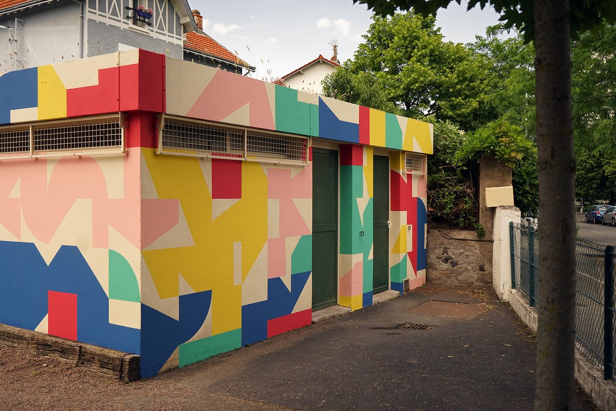 Eltono's tweet photo. Modo n.º53, generative and collective wall painting, Clermont-Ferrand, France, June 2023
Project realized with 220 participants from three primary schools in the neighborhood.
https://t.co/stpdUq7mwu
#generativeart #generativepainting #wallpainting #mural https://t.co/bOJrpHjTUP