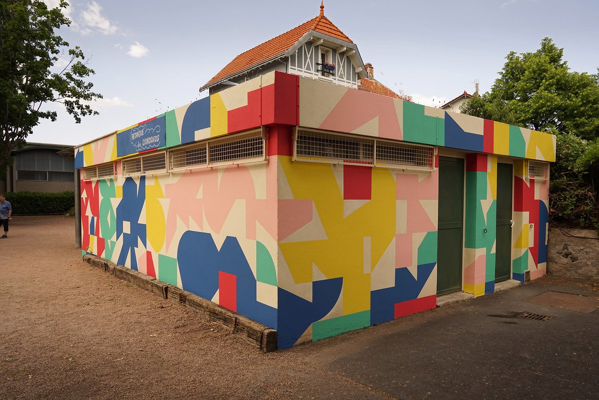 Eltono's tweet photo. Modo n.º53, generative and collective wall painting, Clermont-Ferrand, France, June 2023
Project realized with 220 participants from three primary schools in the neighborhood.
https://t.co/stpdUq7mwu
#generativeart #generativepainting #wallpainting #mural https://t.co/bOJrpHjTUP
