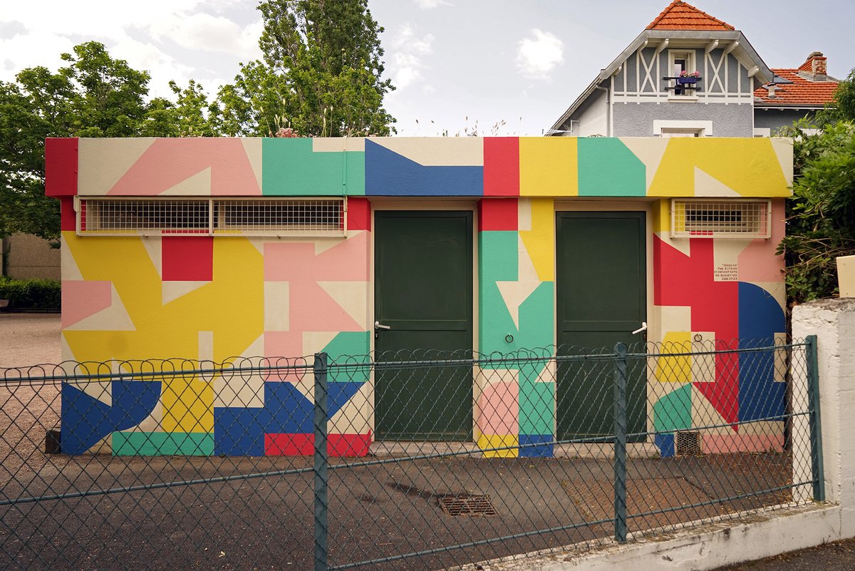 Eltono's tweet photo. Modo n.º53, generative and collective wall painting, Clermont-Ferrand, France, June 2023
Project realized with 220 participants from three primary schools in the neighborhood.
https://t.co/stpdUq7mwu
#generativeart #generativepainting #wallpainting #mural https://t.co/bOJrpHjTUP