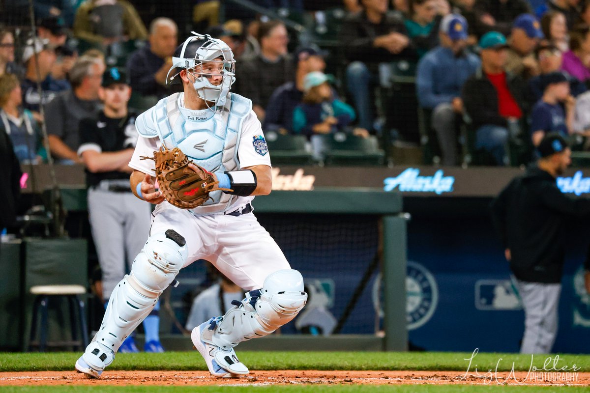 Circling Seattle Sports on Twitter "Some pictures of Mariners catcher