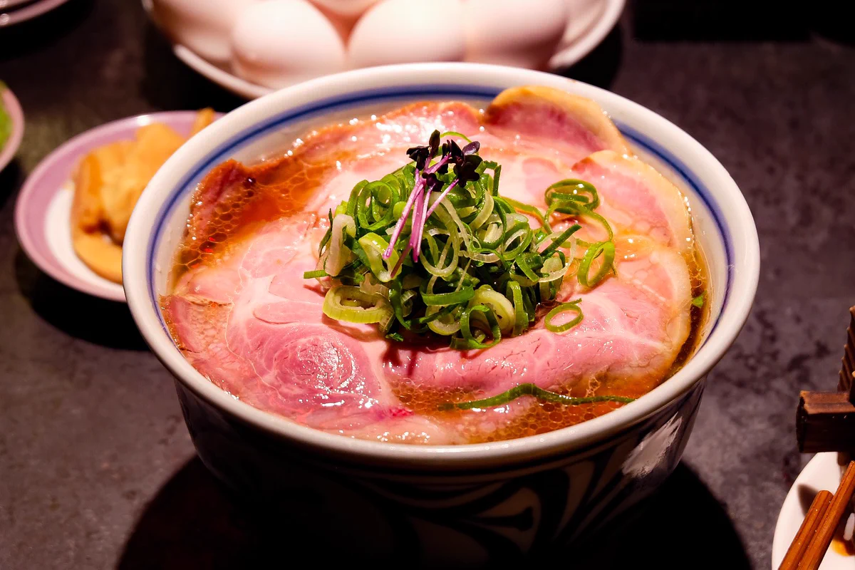 新宿No.1のラーメン屋！？ビストロシェフ考案の生姜醤油ラーメンが美味しそう！