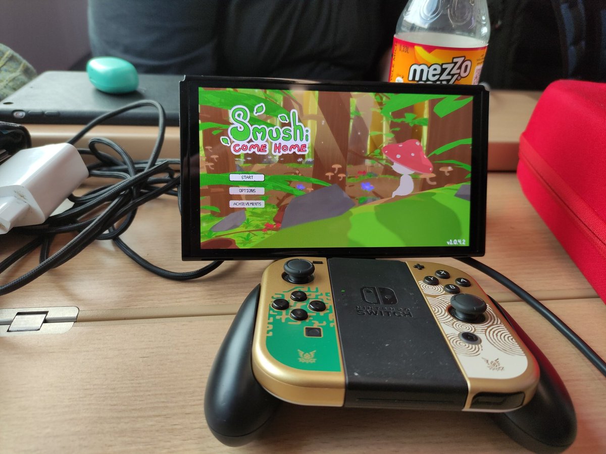 SpieloParadieso's tweet photo. Playing SMUSHI on the train #smushicomehome #smushi #nintendoswitch #hamburggaming #mooneyestudios https://t.co/fuHZnRiK1s