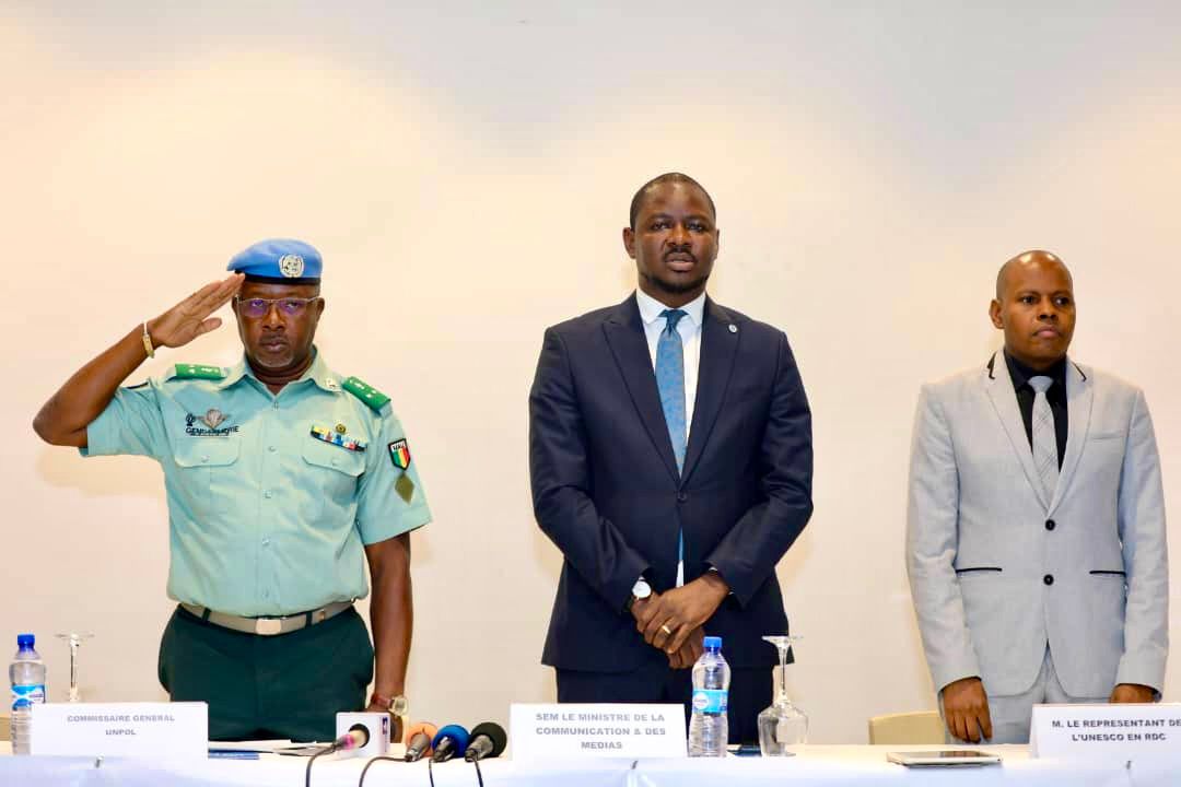 cedrictshikuma's tweet photo. #RDC🇨🇩: Le changement de narratif de la #RDC était au centre des fructueux échanges, organisé ce 13.06.2023 par l'@UNESCOKinshasa, entre le @Com_mediasRDC, la @comgenpnc, les journalistes, la @MONUSCO.

La responsabilité de chaque partie a été établie dans ce jeu démocratique. https://t.co/1LhsbNuFU5