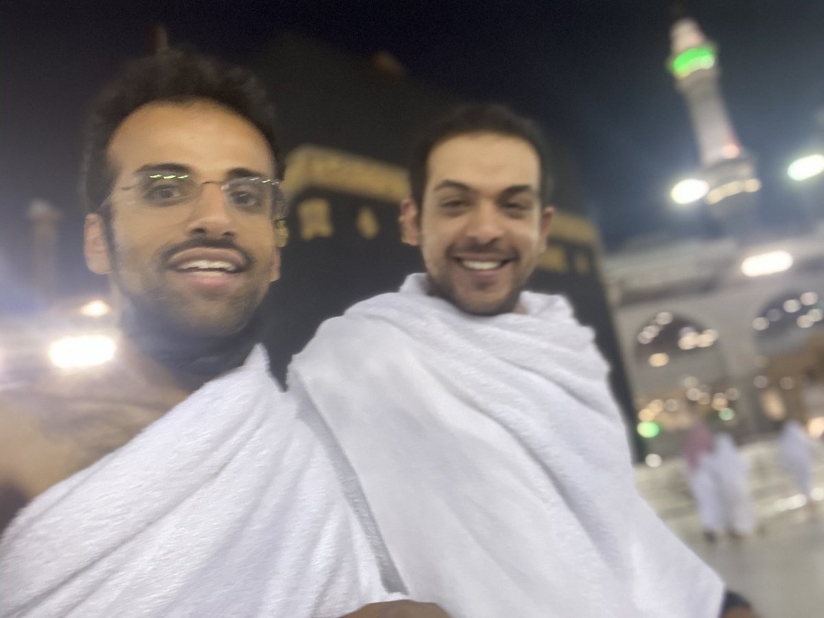 OAlanjari's tweet photo. رحم الله الفهد صالح السعيد .. عهدته المواظب والحريص على الصلاة في المسجد ولو كانت الجماعة حاضرة في الدوانية .. هو البارا بامه واهله واي بر .. هو الكريم واي كرم .. هو البشوش الطيب والذي لم تلازمه عبارة يرددها كما تلازمه هذه العبارة : الله كريم ومن ترجاه ما خاب .
غادر الدنيا مسافرا برحلة عمل فعسى ان تكون له شفاعة بهذه الايام الفضيلة .
يا رب نرجوك له المغفره وان تجعله في عليين مع الشهداء والصديقين . اللهم ثبته عند السؤال وارحمه برحمتك التي وسعت كل شيء .
ان القلب ليحزن وان العين لتدمع وانا على فراقك لمحزونون . انا لله وانا اليه راجعون . انتم السابقون ونحن اللاحقون