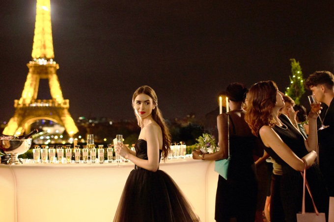 park_mapper's tweet photo. ‘Emily In Paris’ Season 4: All The Latest Updates We Know So Far

Emily In Paris season 3 dominated the Netflix charts after its release on December 21, 2022

#EmilyInParis #Season4 #NetflixSeries #RomanticComedy #ParisianAdventure #LatestUpdates #NetflixOriginal #BingeWorthy https://t.co/ortNHuLtoV