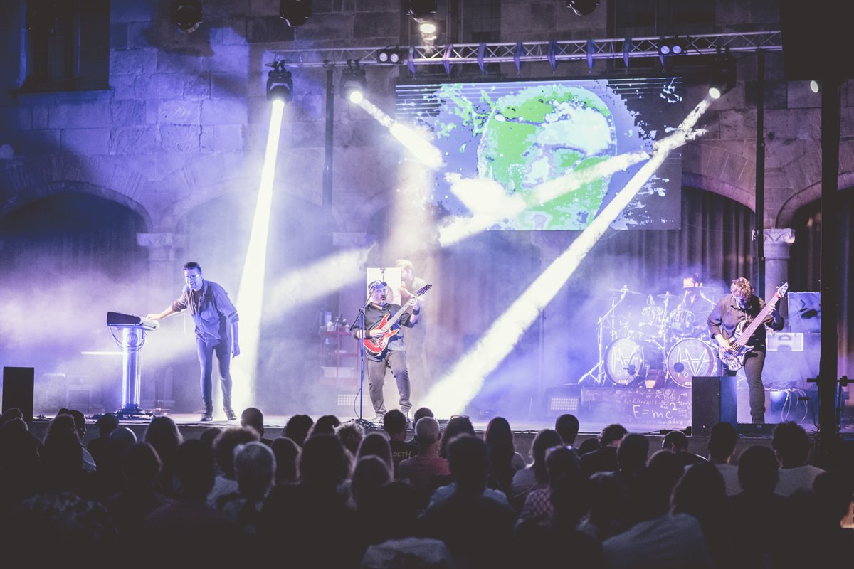 hydexxi's tweet photo. Casi 200 persones en un #Pseudomusical de Rock  Progressiu és una cosa bastant èpica i a la vegada inquietant. Alguna cosa tindrà l'espectacle “#InmorthIA” que agrada tant al públic i molta gent repeteix! @Pollenca_com @sompollenca @radiopollensa @culturamallorca @manangelment https://t.co/1ffBCfqIH5