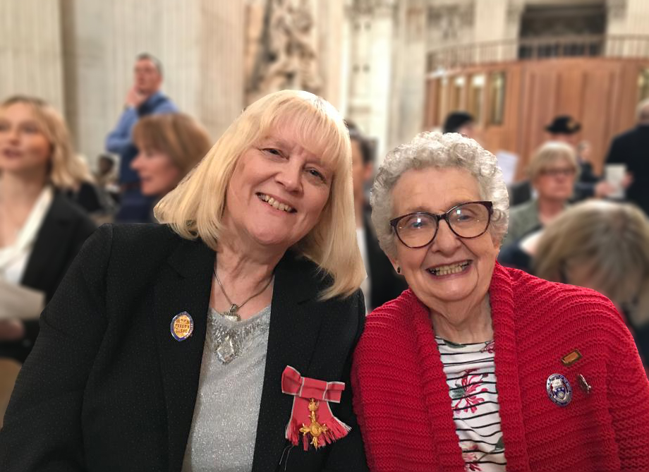 Read our new blog by #ExtraordinaryQN @candpel at the 58th Florence Nightingale Commemoration Service with retired Queen's Nurse Jacky #KeepInTouch qni.org.uk/keep-in-touch-…