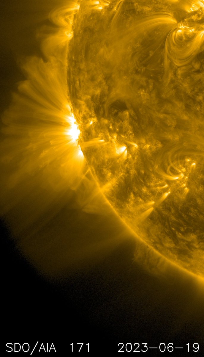 smAshomAsh's tweet image. Delusional cultists of a fictional #grandsolarminimum will probably attempt to obfuscate yet another large sunspot group rising in the southeast.  

Are they really delusional, though?  Or  are they just outright lying?  A delusion is a hallucination that&apos;s believed as reality.