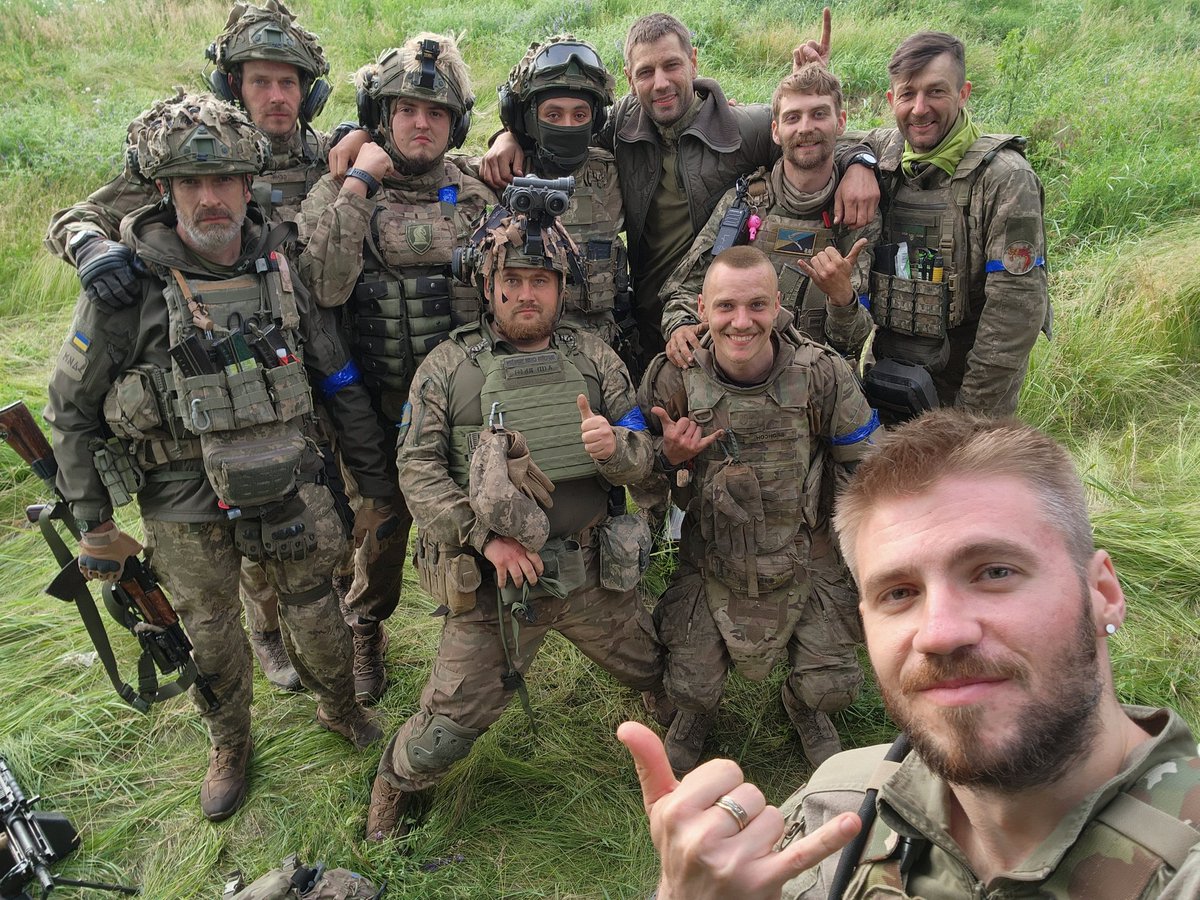 Шановна шляхто, потрібна ваша допомога.

За час штурмів ми втратили чимало наших дронів, а це серйозно загрожує погіршенням системи управління боєм.

Тому, кров із носа, але нам необхідно якнайшвидше замінити втрачені борти, щоб нестача дронів не коштувала життя нашим бійцям. Без