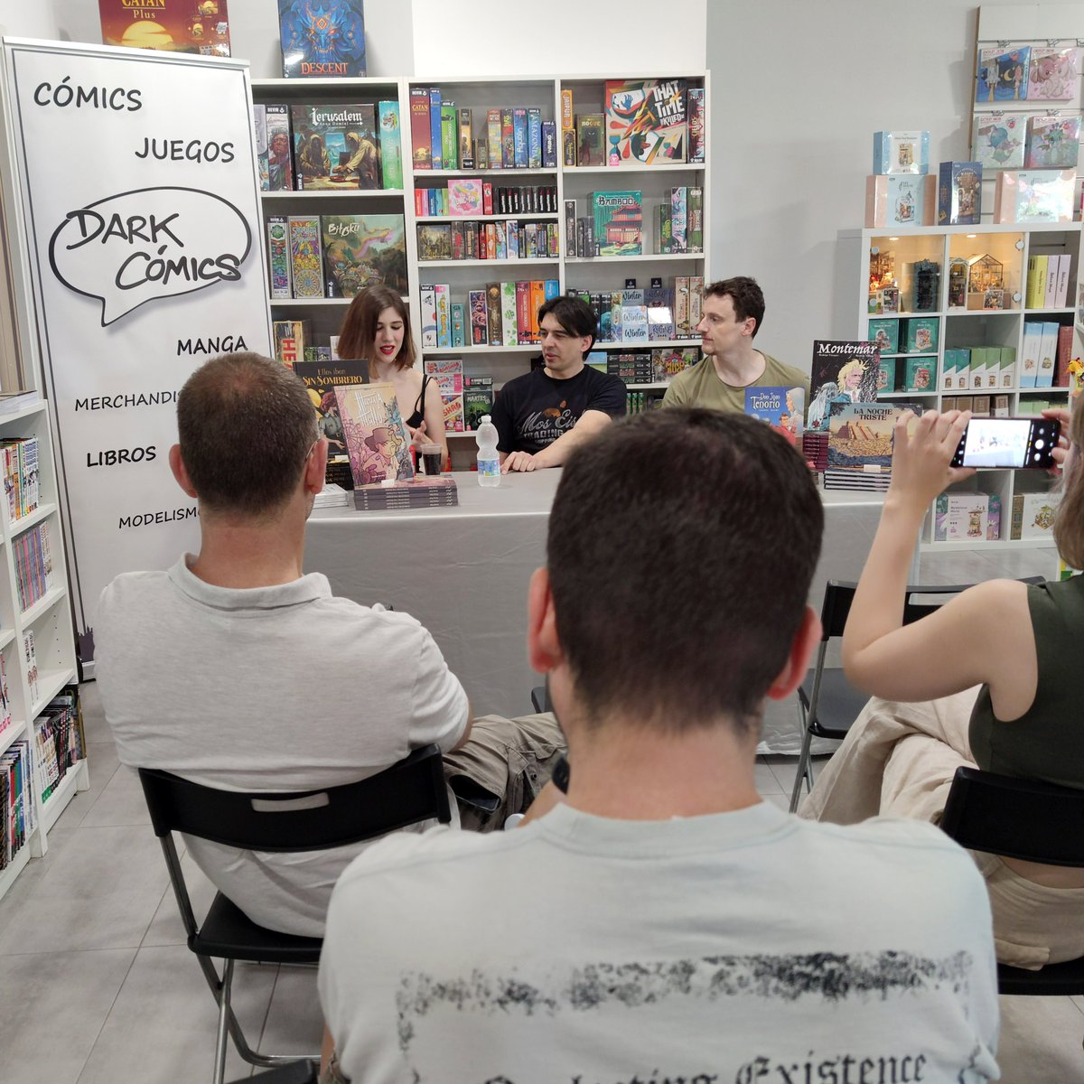 Dark Cómics tweet media