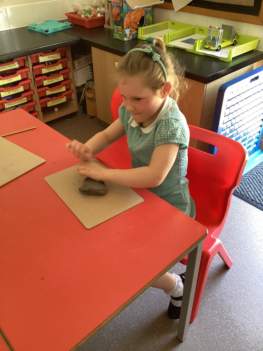 STPClass12HH's tweet image. The children had a great time exploring clay with their hands and some tools. They have flattened the clay, made a ball and others shapes of their choice. @stpatsrochdale @STOC_CAT