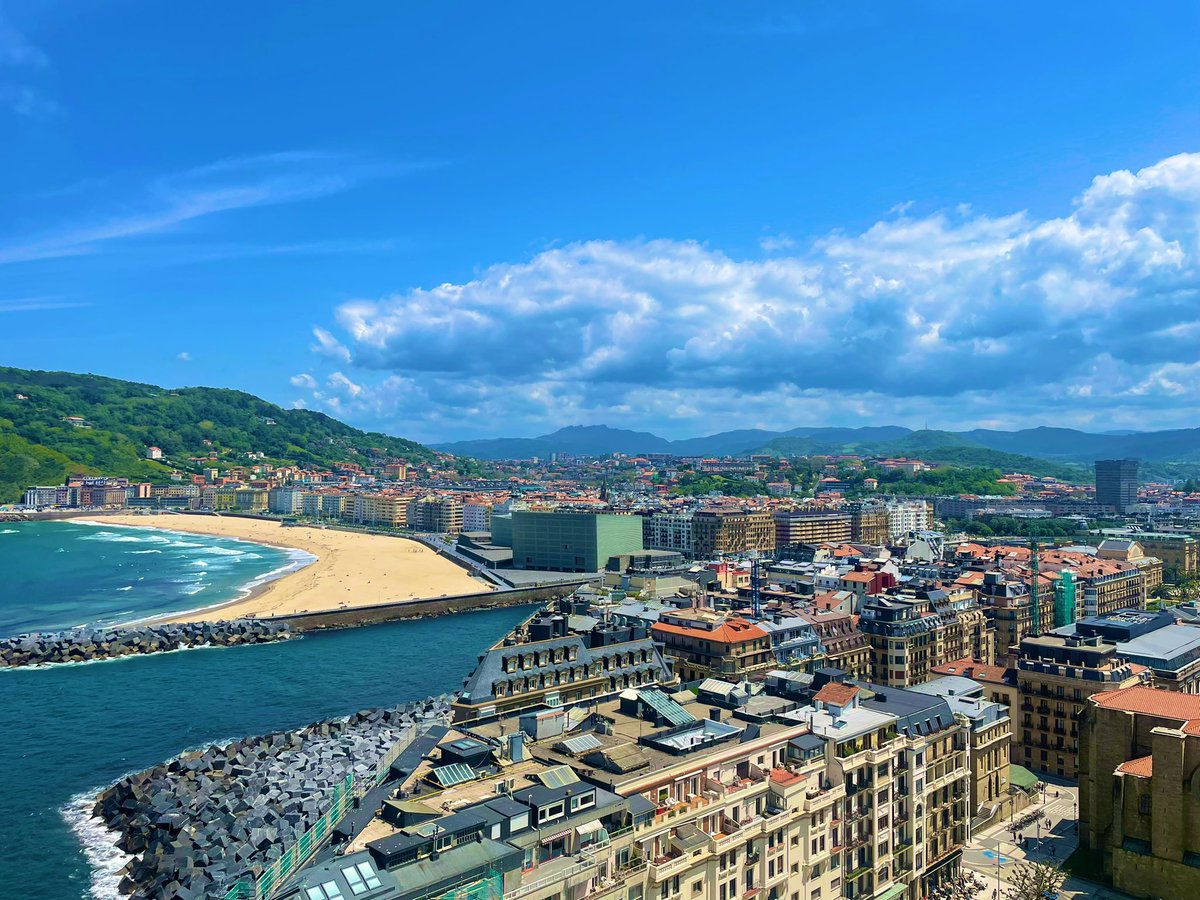 mitsu7travel's tweet photo. スペインに来てみての感想🇪🇸

・お酒が水より安い
・どの街の料理も激うまだった
・どの街も皆昼からお酒飲んでる
・サクラダファミリアがレベチ
・生ハム大国
・ラテンノリで楽しい
・ヨーロッパで貴重なお米を食べる国

個人的に世界一料理が美味しい国！ヨーロッパの中でも旅行強くオススメします https://t.co/to3pTLZlbH