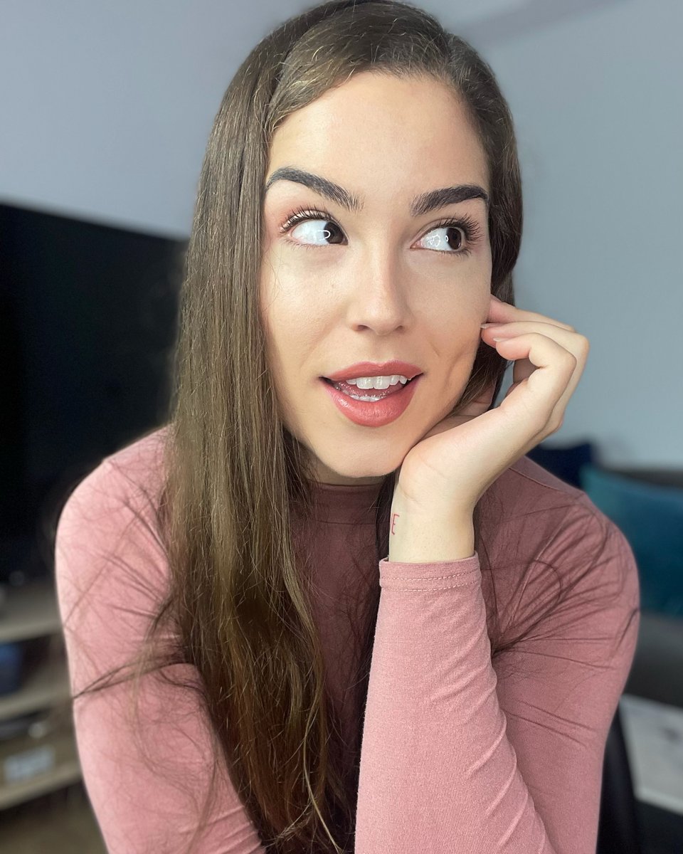 Patrilopez_official on Twitter: "I post a video with gala and sarita.. omg! 🥵🥵"