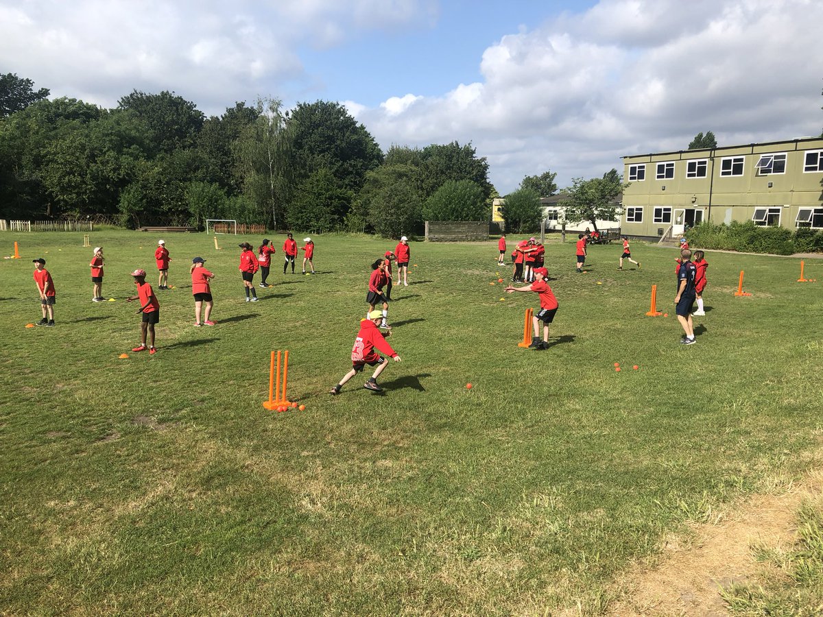mvprimaryschool's tweet image. Y6 working with @ODCuacoCC cricket coach improving their skills.