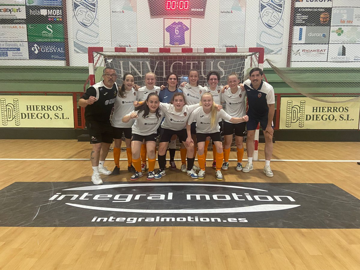 burelafs's tweet photo. 🏆Parabéns Campioas!
Esta fin de semana, o noso equipo Xuvenil feminino proclamouse campión do Torneo da Estrada.🧡
@cabreiroa #burelafs #BaseLaranxa https://t.co/1P8OWysIwq