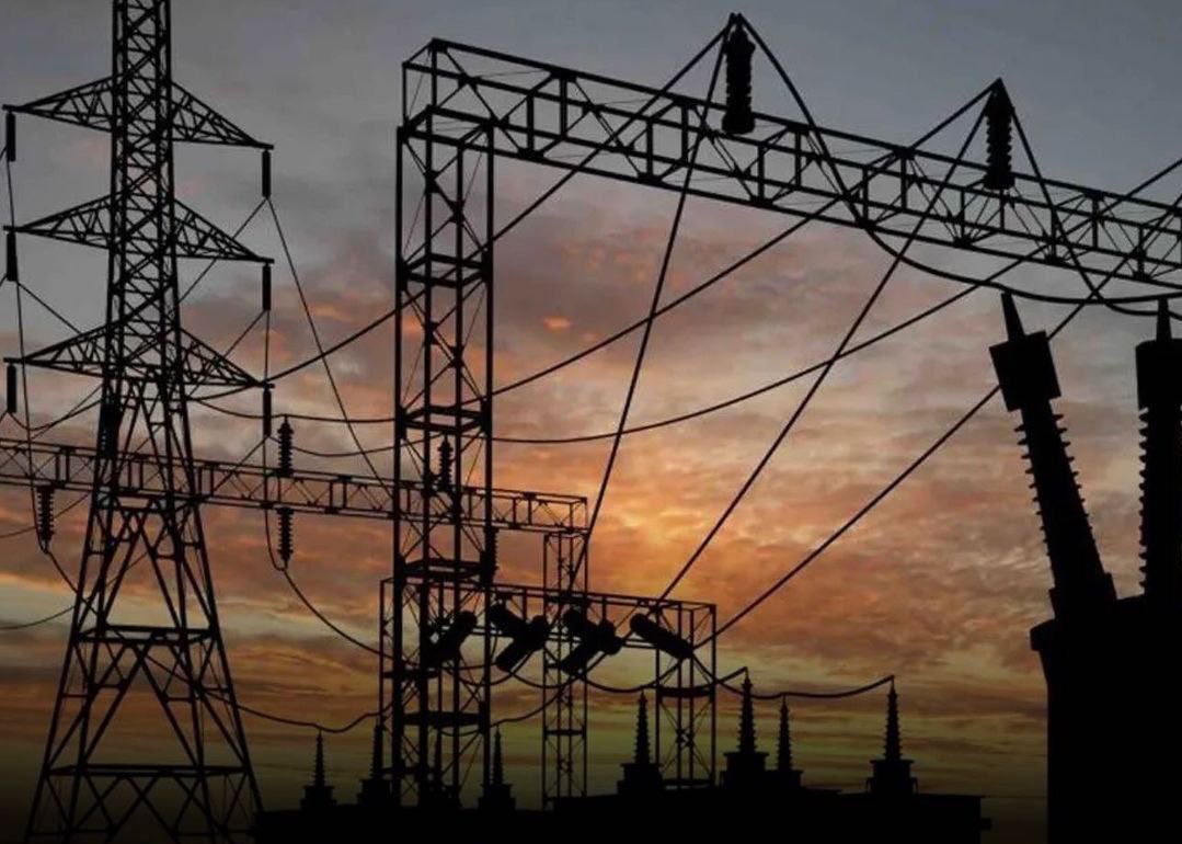 instablog9ja's tweet photo. Electricity tariff set to increase by over 40% from July 1 — Stakeholders.

Nigerians may need to prepare for tougher times as electricity tariff is set to increase by over 40 % in the coming days, a development which may eventually end all forms of energy subsidy in the country, The Guardian is reporting.

With a monthly subsidy of about N50 billion still in the electricity sector owing to revenue shortfall, the tariff hike due from July 1, may be another acid test for the President Bola Ahmed Tinubu administration’s market reform.

The administration has already removed subsidies on Premium Motor Spirit (PMS)& floated the naira, decisions that have complicated the price-setting of the NERC 2022 Multi-Year Tariff Order (MYTO).

Although the power sector players have been unable to meet the threshold of supplying at least 5,000 megawatts a year after signing contracts with NERC, NERC’s current Service Based Tariff was benchmarked on an exchange rate of N441/$ & inflation of 16.97 %

📷: Guardian NG