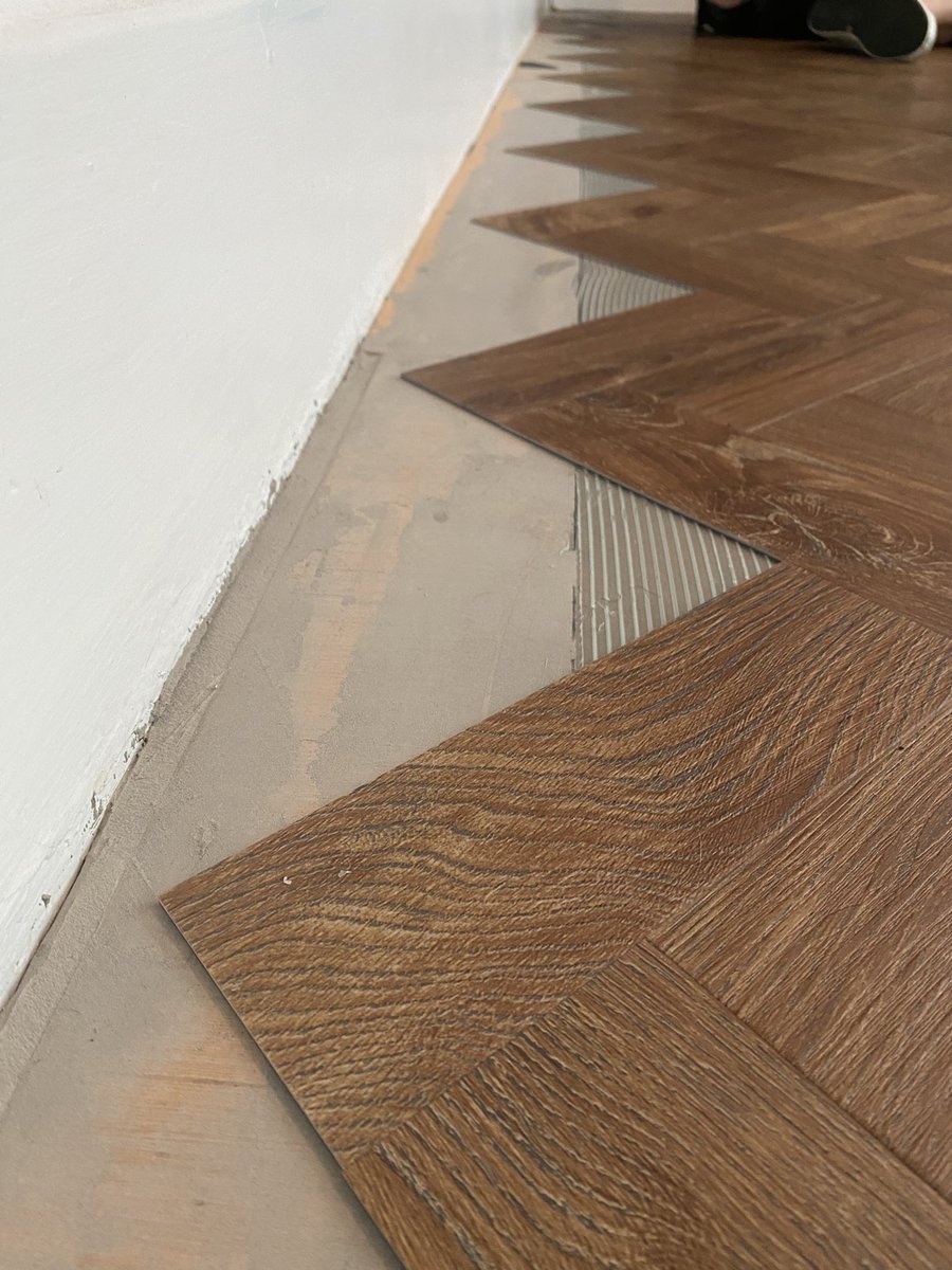 Good morning!
It’s a <a href="/hmflooring/">Harvey Maria</a> Monday for us.
Looking forward to sharing this herringbone installation at this victorian property for one our lovely customers. #flooring #renovation #interiordesign