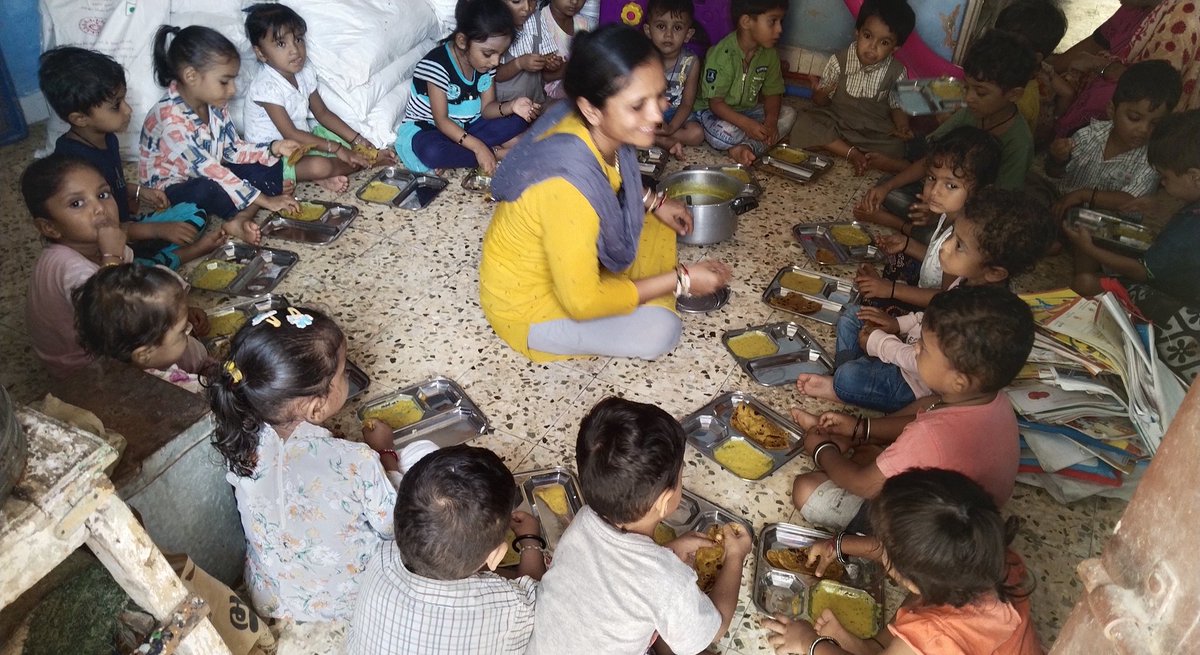 Chandrika761983's tweet image. આ બિપરજોયનાં લીધે મારાં પતંગિયાઓ આજે ઓછાં હતાં. એટલાં દિવસ એમને પણ રજા મળી હતી. અમારાં હેલ્પર બેન ઘરે ઘરે જઈ એટલાં બાળકોને લેતાં આવ્યાં. એમાં પણ કેટલાંક તો મૂડ વિનાનાં હતાં. મા પોતાનાં બાળકોને કેવાં પ્રેમથી ખવડાવે એમ આજે મારે કેટલાંક બાળકોને ખવડાવ્યું પડ્યું. 🤗
(૧)