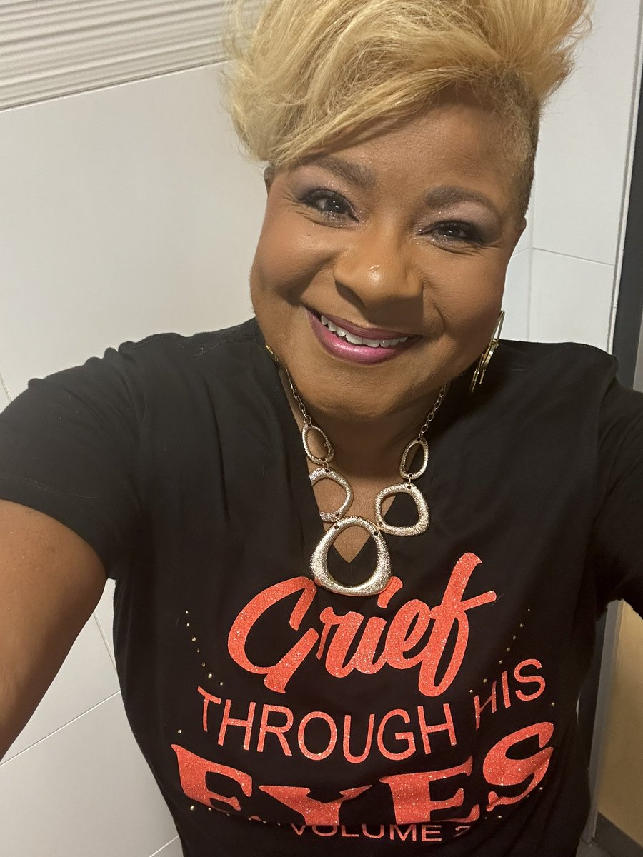 God Did It Again! “Grief Through His Eyes, Volume 2” in-person book launch was nothing short of AMAZING!  Recap on the way! 🧡#grateful #inawe #humbled

T-Shirt Christine Simons
Crown Tawanda Bunn
Cute Necklace Jackie Brown
MUA - ME