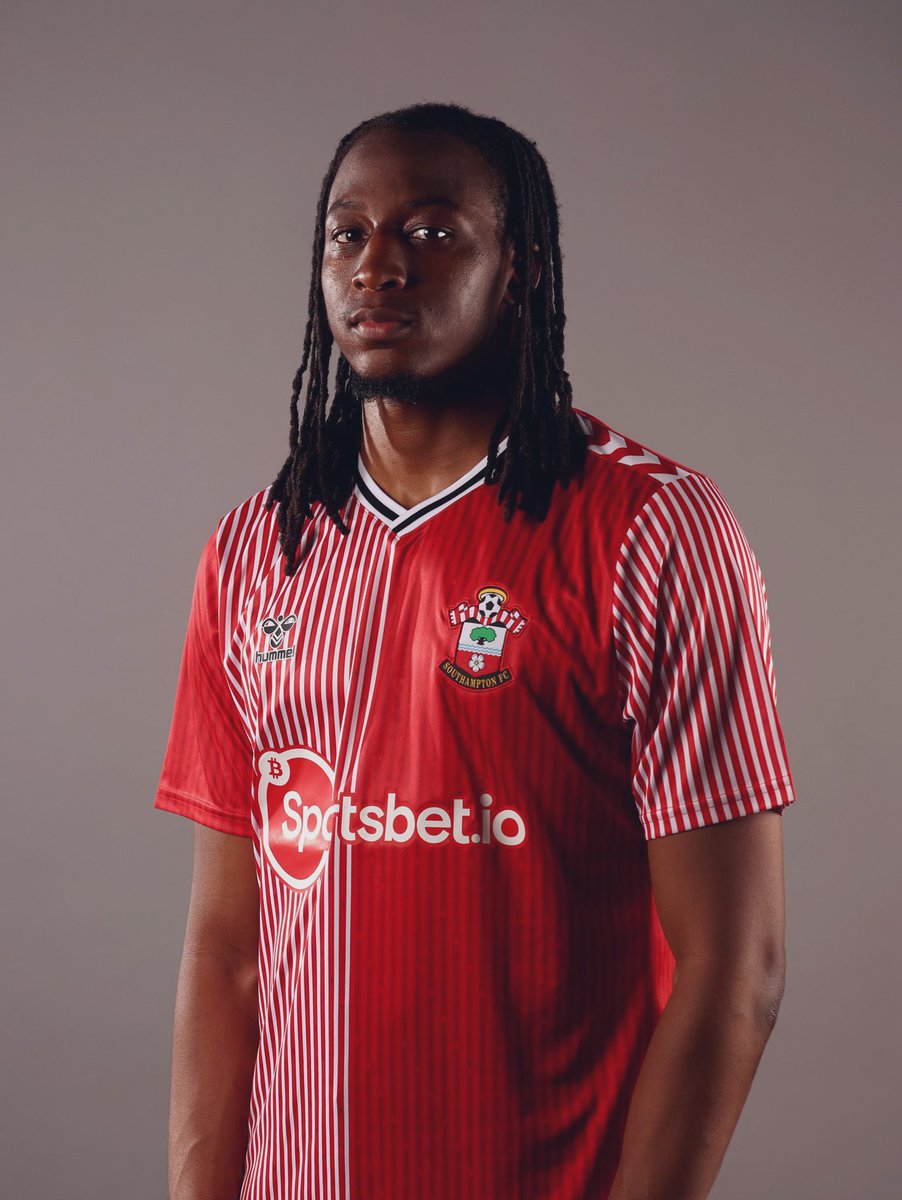 It's giving 'I'm being held hostage but I can't make it obvious' vibes #SaintsFC