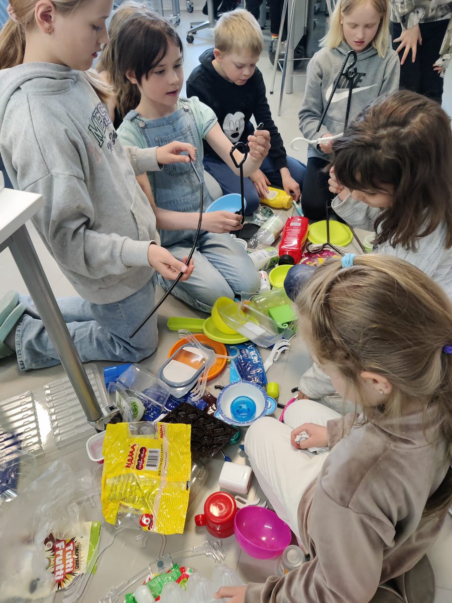 Updates from the OTTER activities in Finland 🇫🇮

Students from the Atala school in Tampere created new, innovative items made out of recycled plastic ♻️ a fun way to learn about #sustainability, #recycling & #plasticwaste! Watch for yourself 👇

#OTTERLabs