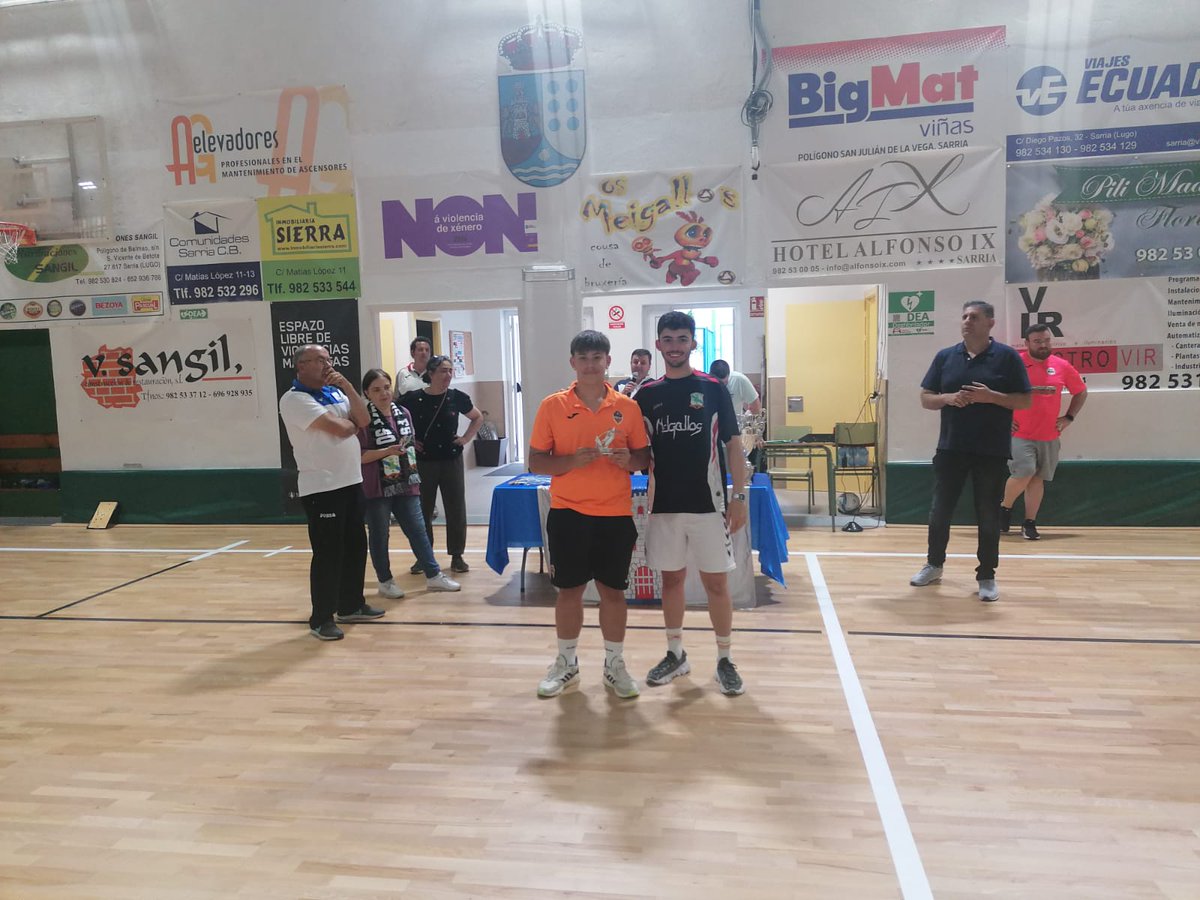 burelafs's tweet photo. Parabéns equipo!👏
🧡O noso equipo cadete tamén se proclamou campión no torneo Os Meigallos de Sarria!
Ademais o noso David Gomes acadou os premios de mellor xogador e máximo goleador e o noso Unai o de mellor porteiro.💪
@cabreiroa #burelafs #BaseLaranxa https://t.co/y90XyY0N9r