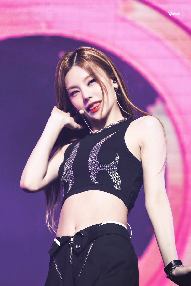 Nebula_00000's tweet photo. 230617 ｜롯데면세점 콘서트

#ITZY #YEJI #있지 #예지 https://t.co/TeqJ0ioShj