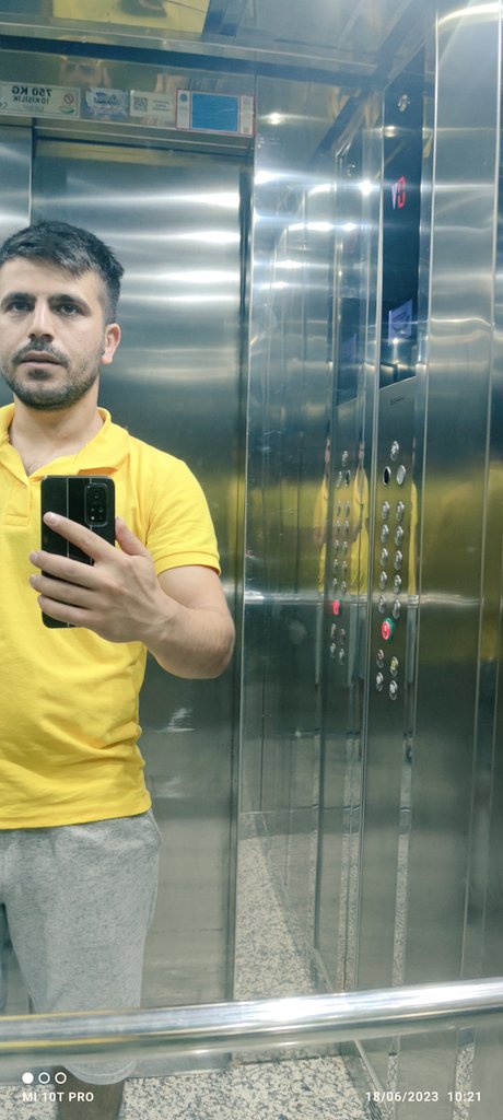 Asansörde nasıl güzel poz veriyor insanlar anlamıyorum.