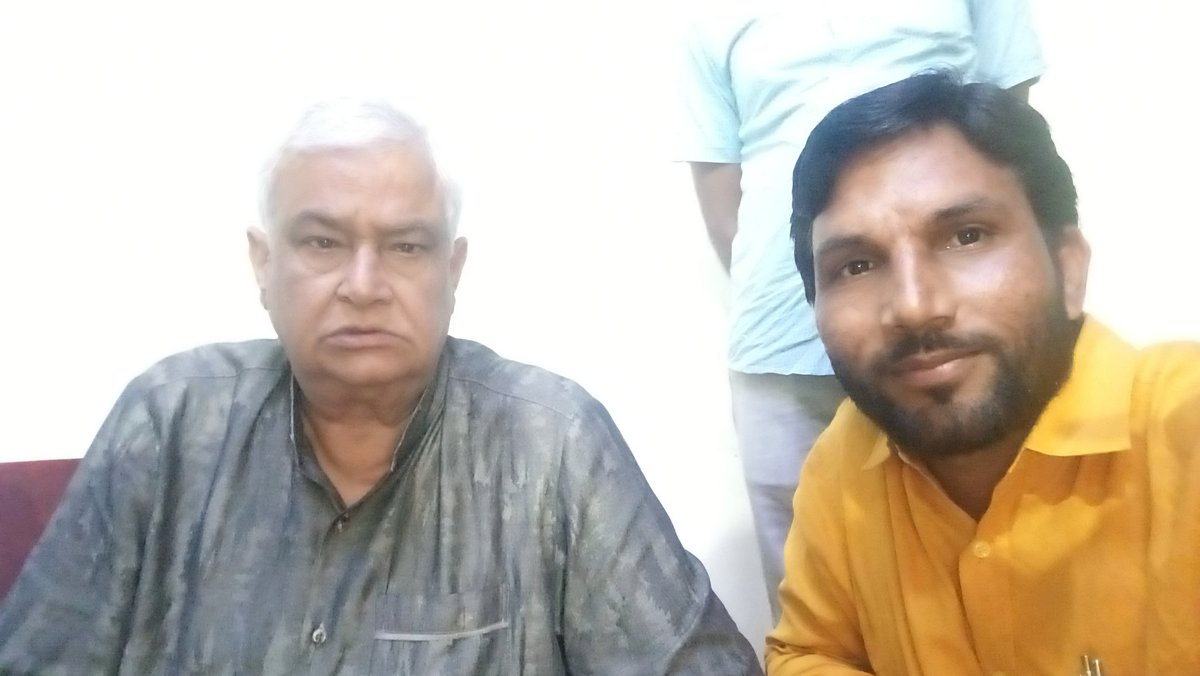 Kailash6447's tweet photo. डॉ साहब से सुखद शिष्टाचार भेंट
@DrKirodiLaBJP 
@MahendraPalMe15 
@bjpjitendra333 
@JitendraBJP_M https://t.co/mQUixIn9Mp