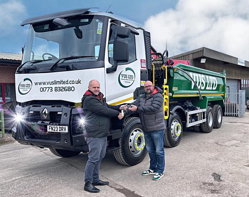 This truck is haulin' in some major style! 🚚🔥 Get ready to turn heads at VUS Ltd! 🔗 rhcv.co.uk/case-studies/f… 

 #TruckStyle #MakeAStatement #VUSLtd
#renaulttrucksuk #rhcv #trucks #contruction #aggregate #civilengineering