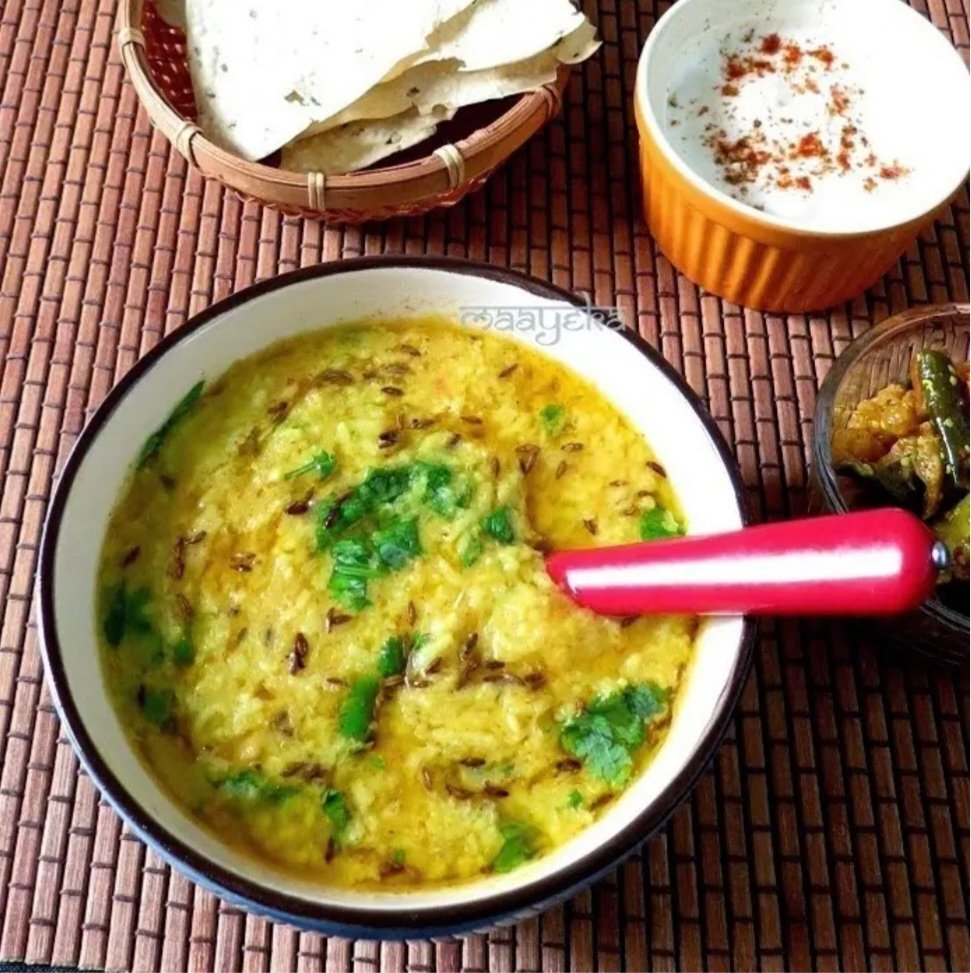 maayeka's tweet photo. Yellow Moong Daal Khichdi
Healthy delicious and easy to make  yellow lentil and rice khichdi
Recipe -https://t.co/vUTVxHLdx7
#comfort #food #Recipe #khichdi #sattvik #maayeka #LUNCHTIMEBREAKS https://t.co/76uQK88ca4