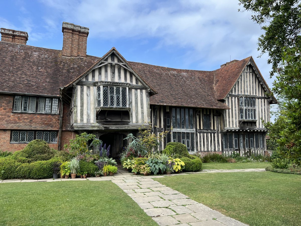 Our @whatonearthbook and @BritannicaMag brainstorming awayday @GreatDixter is now underway - what a team and what a place!