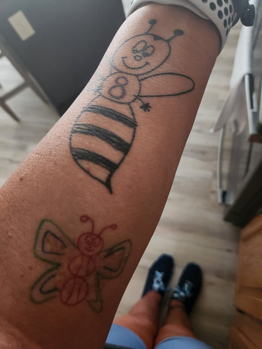 VeefriendsEdits's tweet photo. Who do you think Flys faster this #Monday #Morning?

#garybee or #basketballbutterfly ?  🦋 🐝 

@veefriends https://t.co/vSQrQgulgn