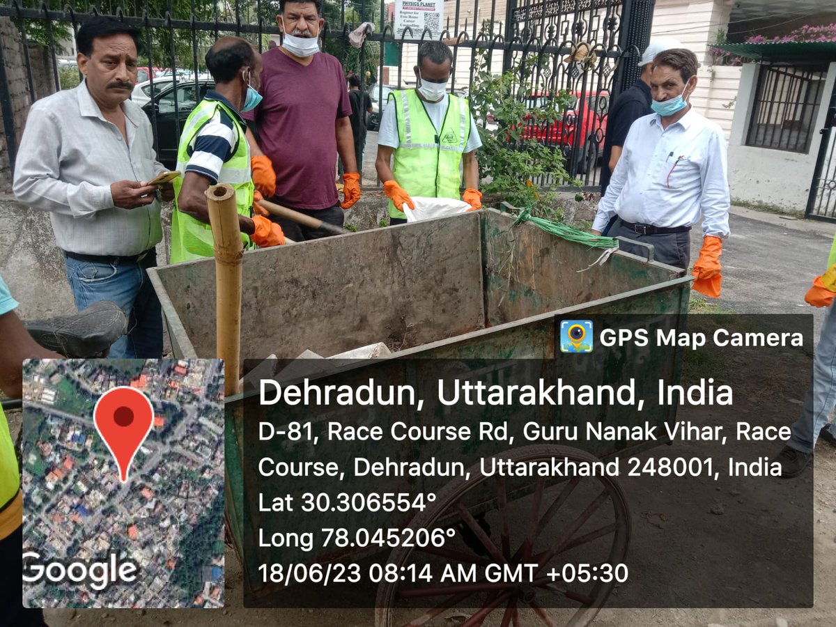 DdnNagarnigam's tweet photo. स्वच्छ भारत मिशन के अंतर्गत स्वच्छता सप्ताह में नगर निगम देहरादून द्वारा शहर के विभिन्न हिस्सों में आज श्रमदान कार्यक्रम का आयोजन ।
#CleanUttarakhand #SwachhataSaptah #SwachhataSaptah2023 #CleanlinessWeek #SwachhBharatMission #SwachhBharatMissionUrban #Uttarakhand https://t.co/N24x1FVwEk