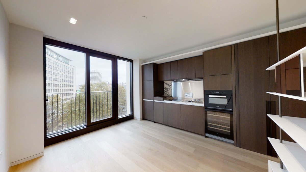 wigmorejones's tweet photo. #ToLet - A furnished 5th flr studio flooded with natural light, Juliet balcony &amp; fully fitted kitchen. The shower room has a walk-in rainforest shower. 24/7 concierge plus spa, gym, pool
https://t.co/G1HHqHRnZS
#wigmorejones #newhomesnewbeginnings #cassonsquare #SE1 https://t.co/F37EmH6qwG