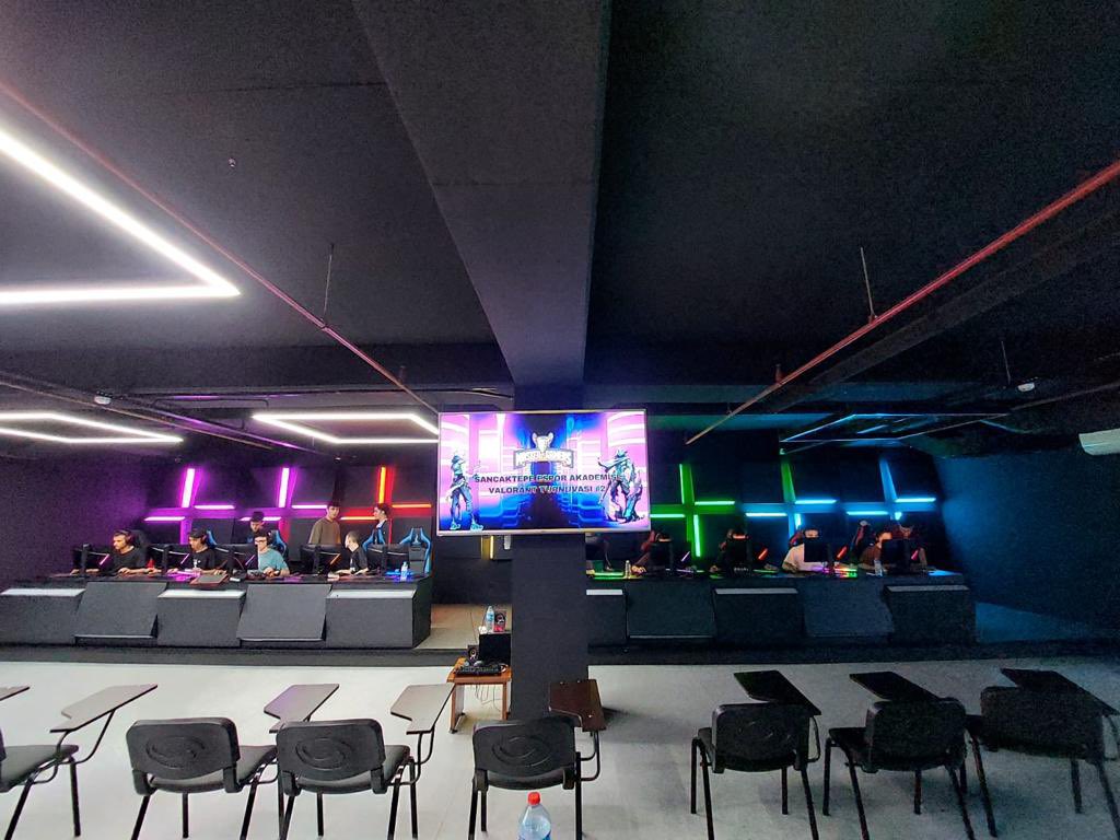 🏆 Sancaktepe Belediyesi E-Spor Akademisi, Valorant turnuvasında üçüncü sırayı elde etti. 

Takımımızı yürekten tebrik ediyor, gelecekteki başarılarının devamını diliyorum.