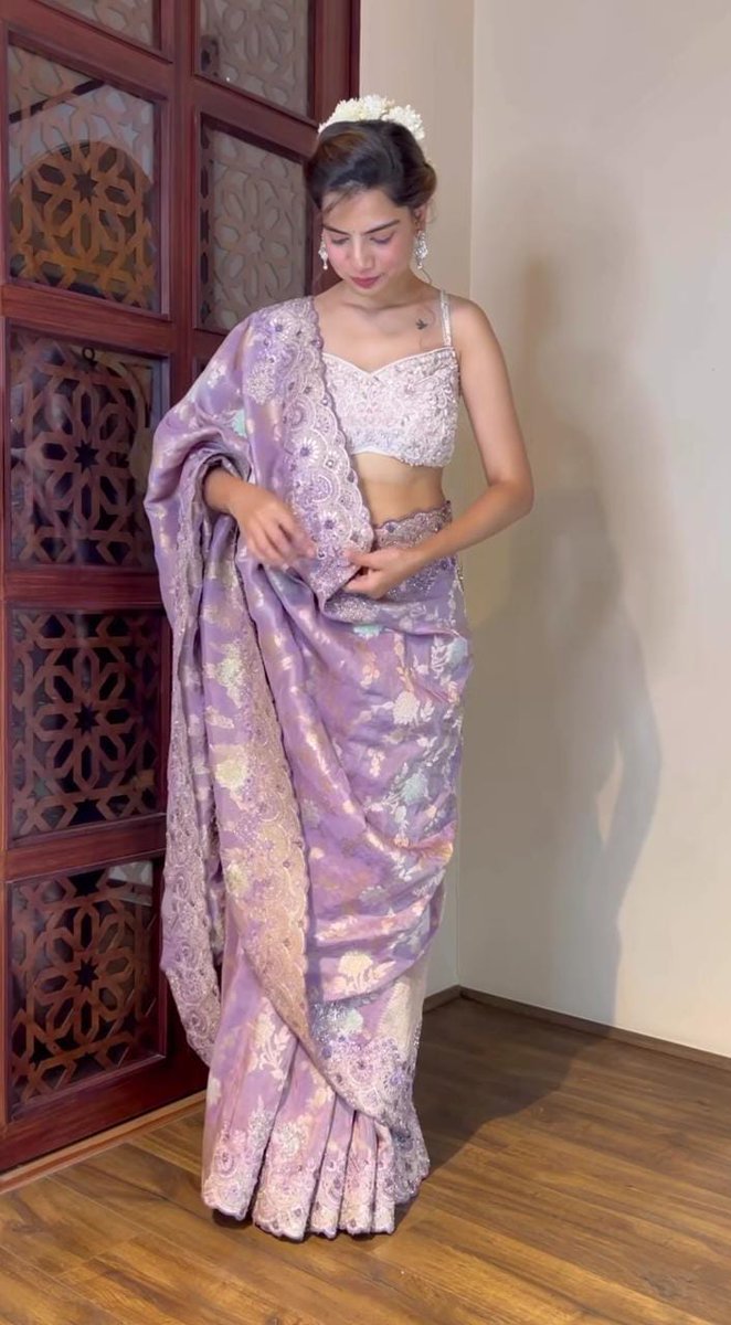 Saree Drapping Inspo For This Wedding Season ❤️

Credits : @sheforchique

#drapes #drapeideas #draping #drapesaree #drap #drape #dupattadrape #dupattastyle #reeltoreel #reelvideo #reelsitfeelsit #reelkarofeelkaro #reelsinstagram #trending #trendingreels #trending #olready