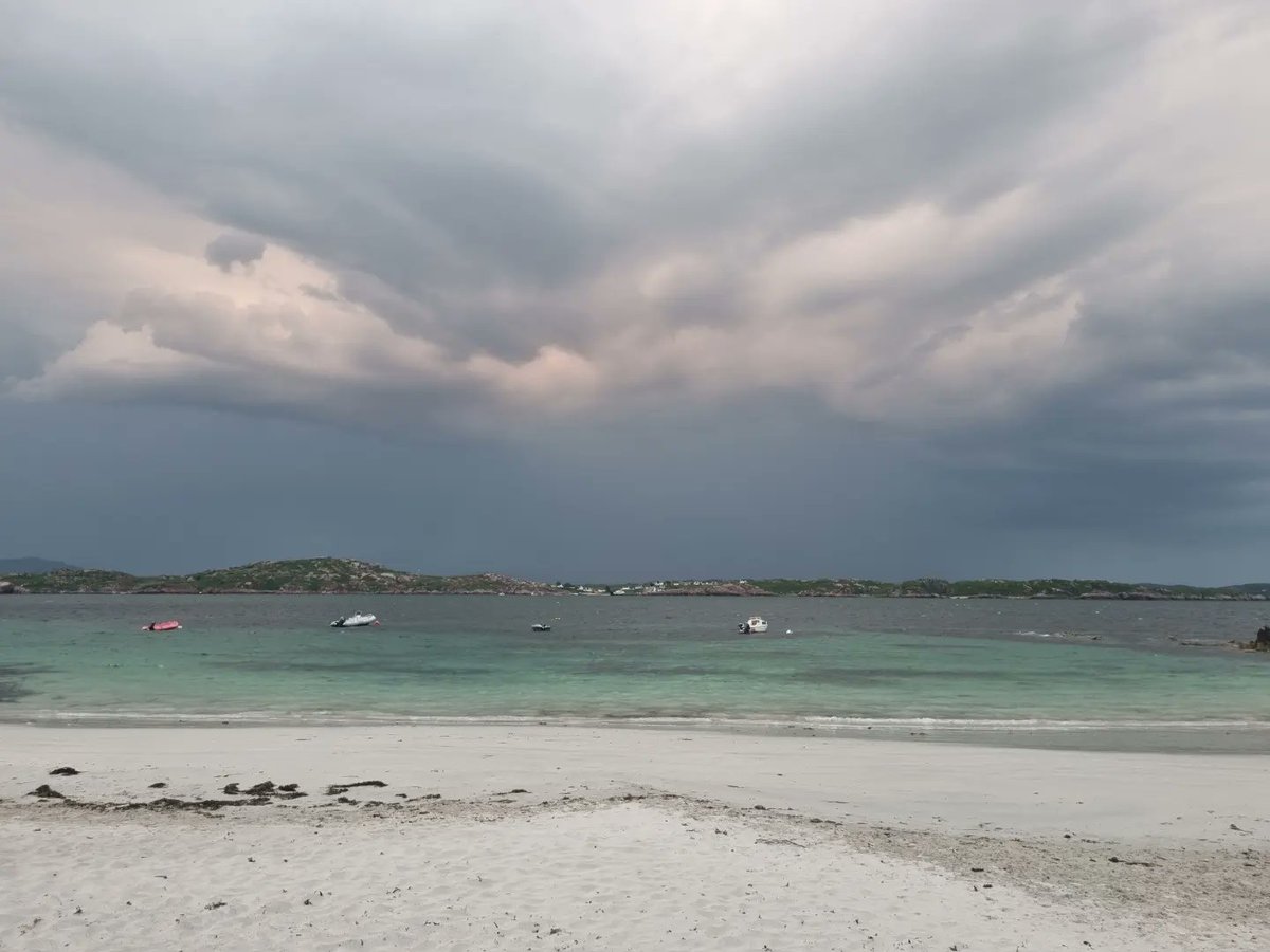 Some #stormy #clouds last evening. Much like my #mood at the moment. And much like this #rain, it will last.
🌬️🌪️🌩️🌧️⛈️

#Iona #IsleofIona #weather