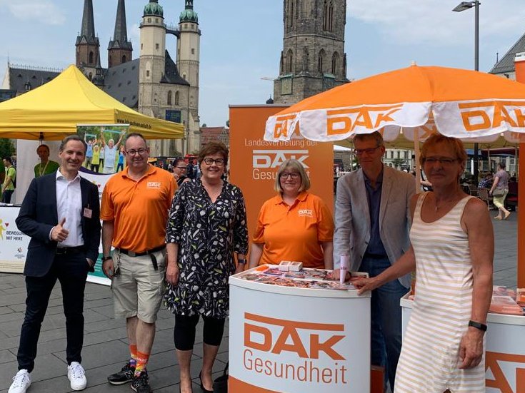 Steffen Meyrich (@steffenmeyrich) on Twitter photo Nun ein paar aktuelle Eindrücke aus <a href="/stadt_halle/">Stadt Halle (Saale)</a> zur #Herzwoche in <a href="/sachsenanhalt/">Sachsen-Anhalt</a> die Lust machen sollen auf <a href="/Ottostadt/">Ottostadt Magdeburg</a> und <a href="/Dessau_Rosslau/">Stadt Dessau-Roßlau</a> mit <a href="/Soziales_ST/">Sozialministerium Sachsen-Anhalt</a> mit Frau @GrimmBenne Herrn <a href="/SeddingUni/">Univ.-Prof. Dr. med. Daniel G. Sedding</a> <a href="/Herzstiftung/">Deutsche Herzstiftung</a> <a href="/DAROOKIES/">DAROOKIES</a> <a href="/DAKGesundheit/">DAK-Gesundheit</a> alles mit dem Rhythmus des Herzens ❤️ 💪 Nun ein paar aktuelle Eindrücke aus <a href="/stadt_halle/">Stadt Halle (Saale)</a> zur #Herzwoche in <a href="/sachsenanhalt/">Sachsen-Anhalt</a> die Lust machen sollen auf <a href="/Ottostadt/">Ottostadt Magdeburg</a> und <a href="/Dessau_Rosslau/">Stadt Dessau-Roßlau</a> mit <a href="/Soziales_ST/">Sozialministerium Sachsen-Anhalt</a> mit Frau @GrimmBenne Herrn <a href="/SeddingUni/">Univ.-Prof. Dr. med. Daniel G. Sedding</a> <a href="/Herzstiftung/">Deutsche Herzstiftung</a> <a href="/DAROOKIES/">DAROOKIES</a> <a href="/DAKGesundheit/">DAK-Gesundheit</a> alles mit dem Rhythmus des Herzens ❤️ 💪