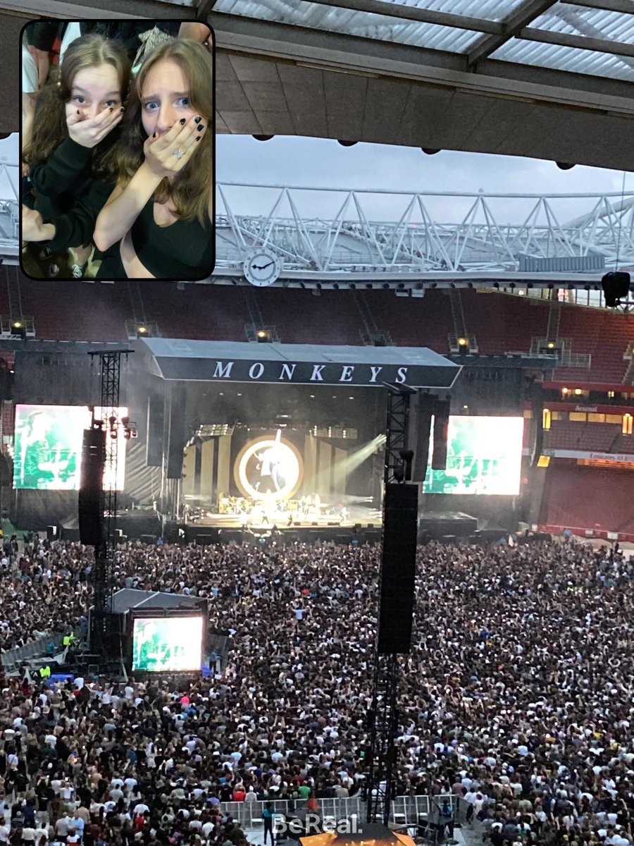 punzolover's tweet photo. bro im not over arctic monkeys gig 😭😭🥰😭 https://t.co/r5TJVSKAEm