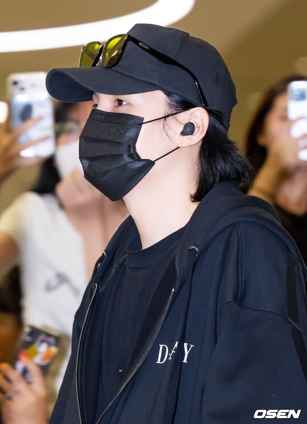 BTS PICS FOLDER 📁 on X: [📸 PHOTOS] #SUGA has arrived at the Incheon  Airport departure to Paris.. (4) [source: k-media]   / X