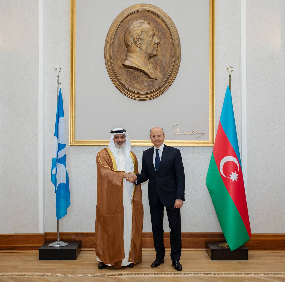 As @OPECSecretariat SG H.E. #HaithamAlGhais is visiting Baku, the historic homeland of oil, for the first time. We had effective discussions with the Secretary General on our cooperation in the #OPECplus format, preventive measures aimed at stability in the #oil market.