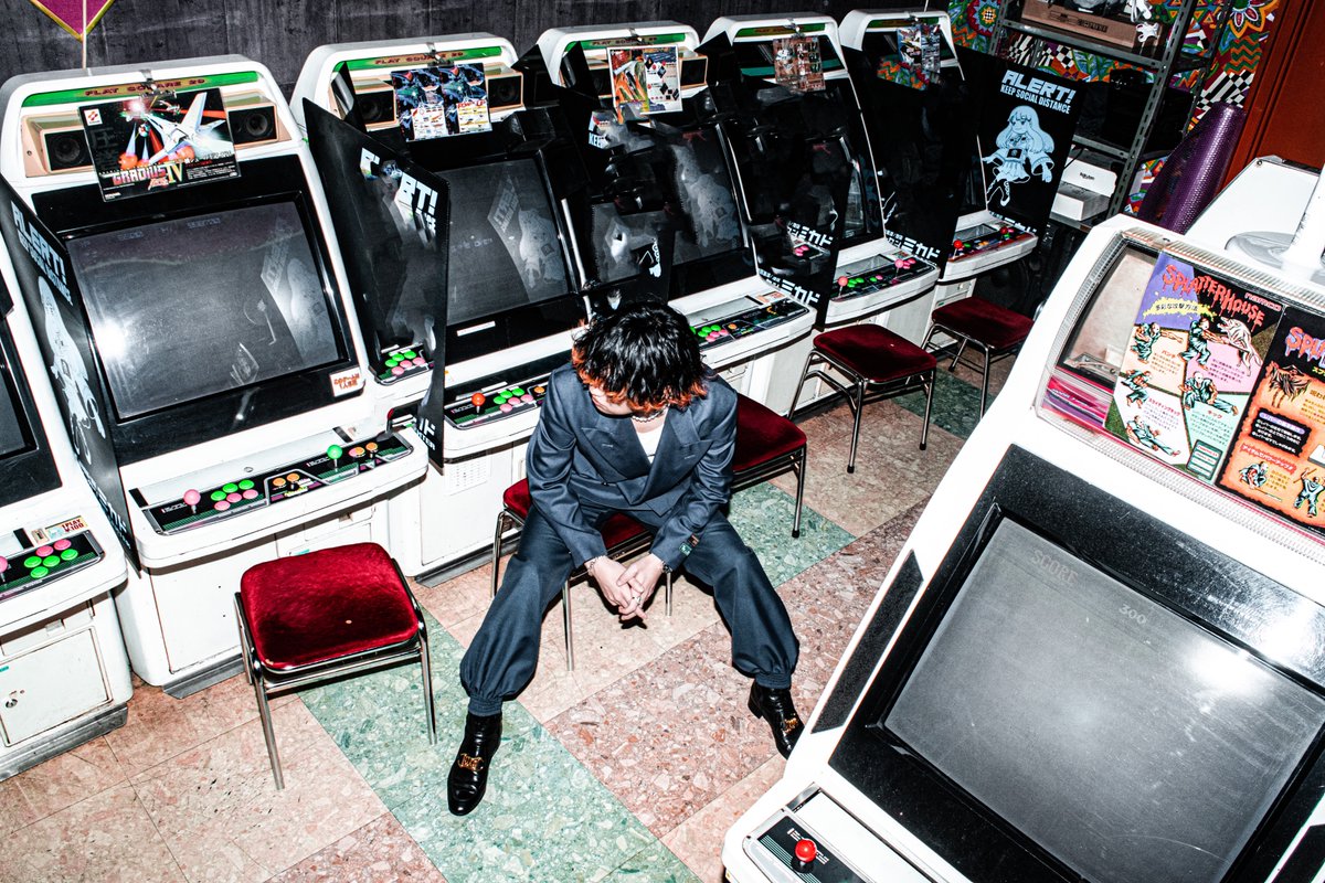 New Profile Pic
Photographer: Ryu Ika
Hair Stylist: 石川美幸

IkaさんのLoeweの広告があまりに格好良くてすぐ写真集を購入して、いつか撮ってもらえたらと思ってたので夢叶ってとても嬉しい。